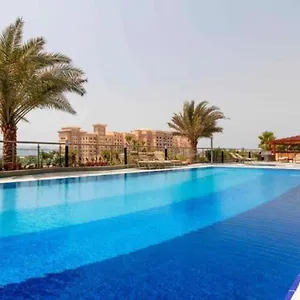  Apartment Ocean Heights - Spacious 1 Bedroom With Sea View & Free Parking